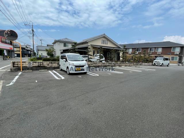 【雲仙市愛野町甲のアパートの駐車場】