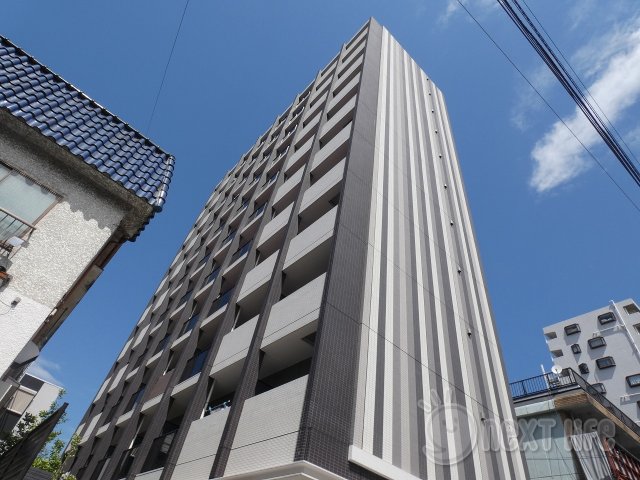 【川崎市川崎区日進町のマンションの建物外観】