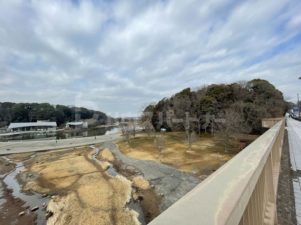 【松戸市西馬橋蔵元町のマンションの公園】