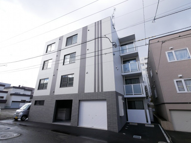 札幌市西区西町北のマンションの建物外観
