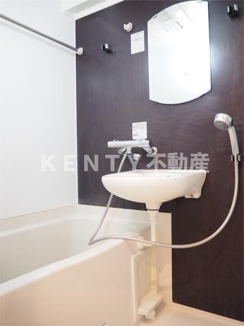 バス・シャワールーム　落ち着いた空間のお風呂です