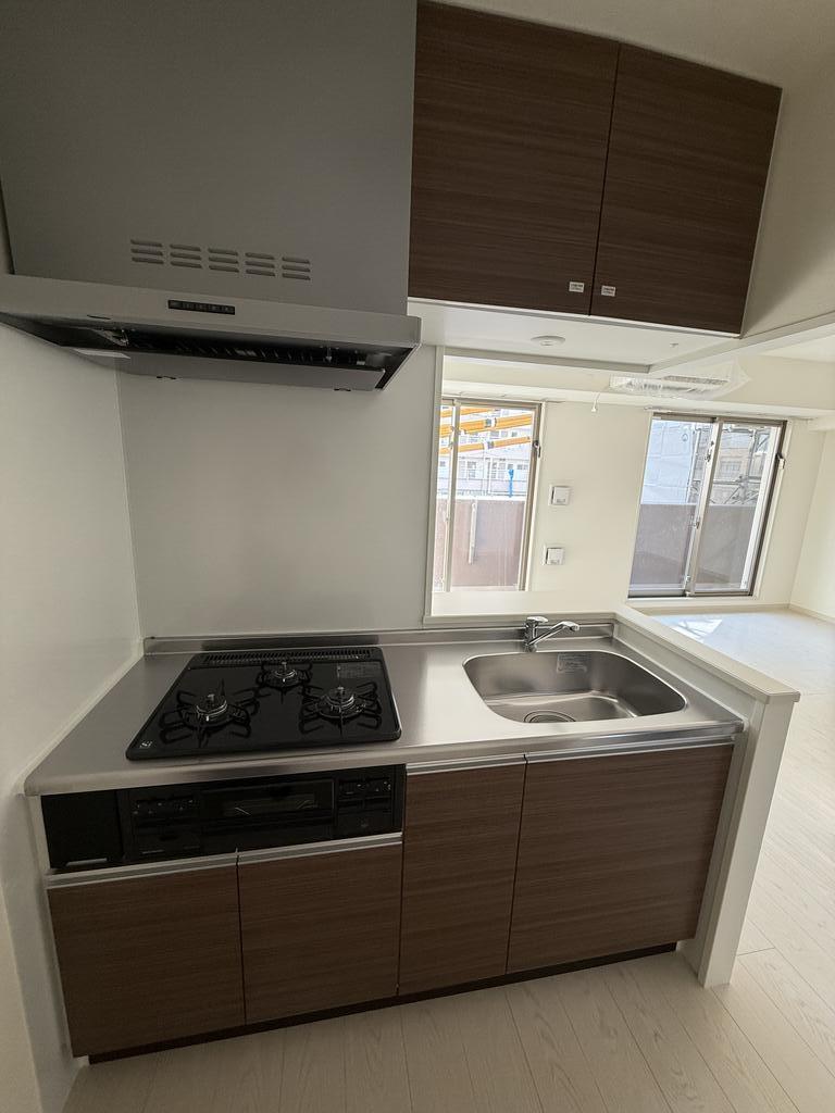 キッチン　工事完了前の内装状況を撮影した写真です