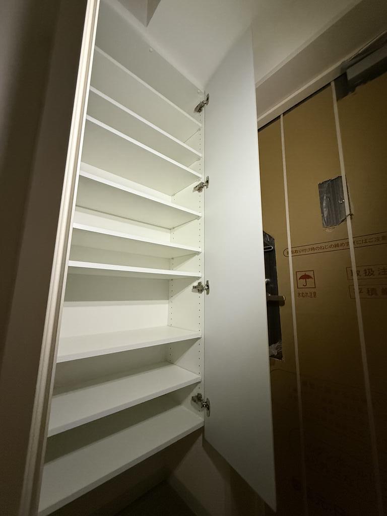収納　工事完了前の内装状況を撮影した写真です
