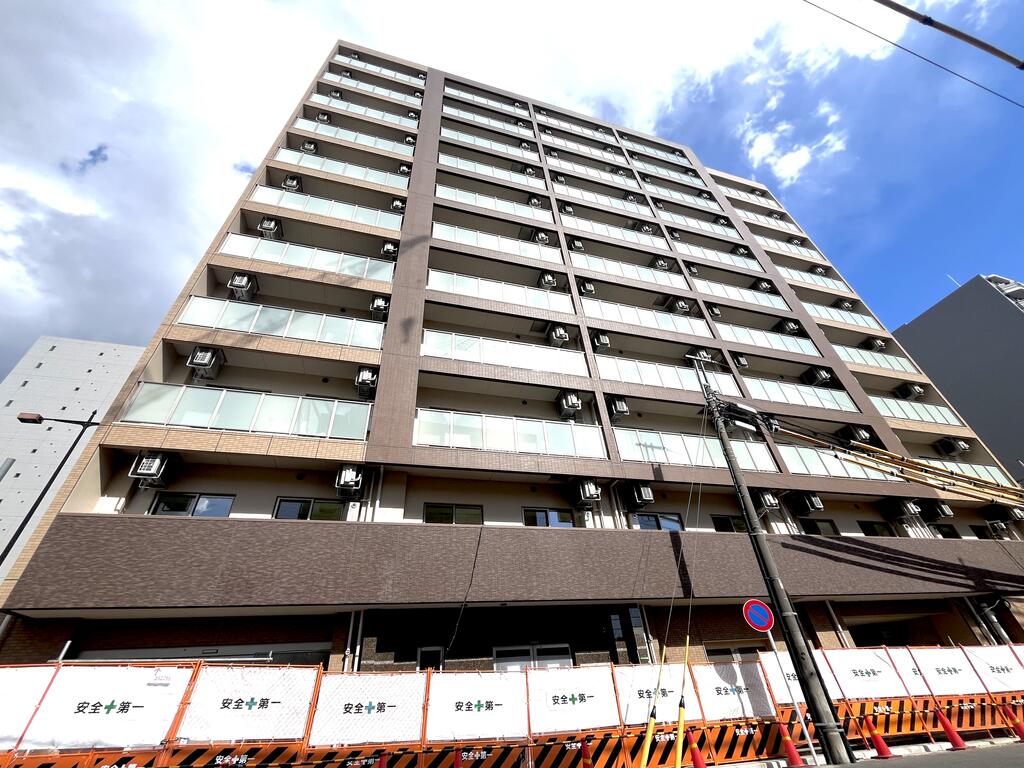 建物外観　完成前の外観を撮影した写真です。