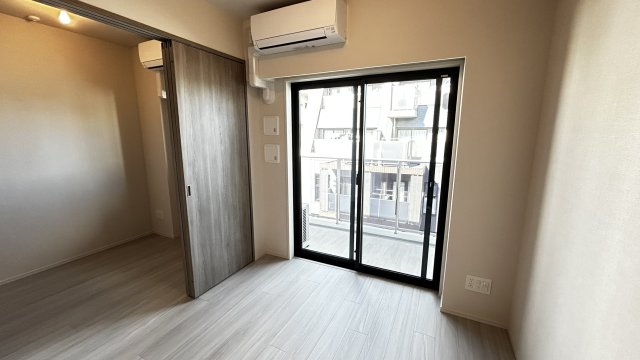 居室・リビング　明るいリビングです