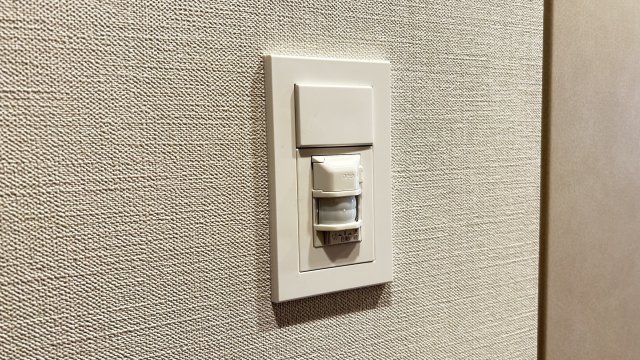 玄関　玄関には人感センサーが付いてます