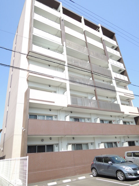 建物外観　２４時間年中無休の電話受付サービスあり