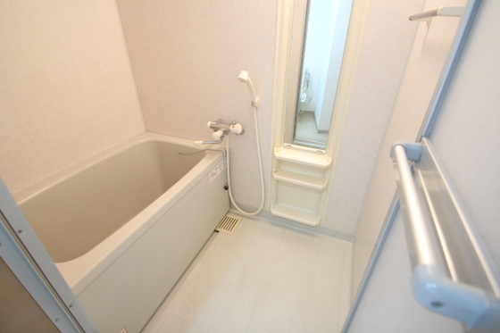 バス・シャワールーム　※別部屋の写真です