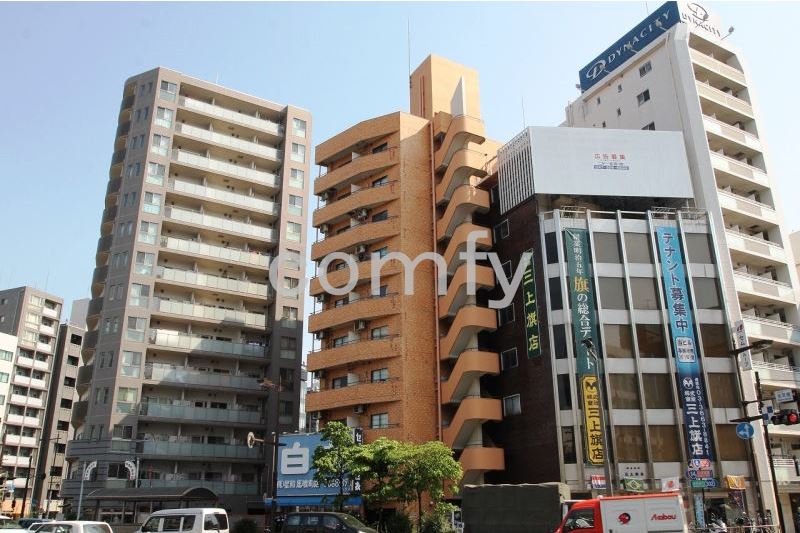 建物外観　タイル貼りの重厚感のある外観