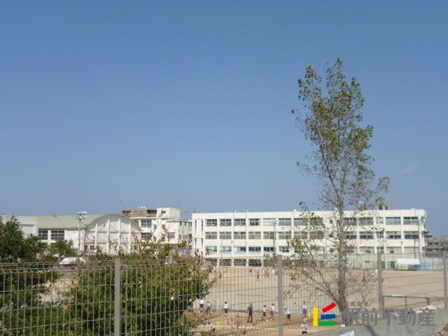 小学校　春日東小学校（小学校）まで700m