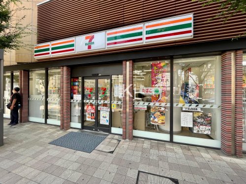 コンビニ　セブンイレブン 横浜日ノ出町駅前店（コンビニ）まで90m