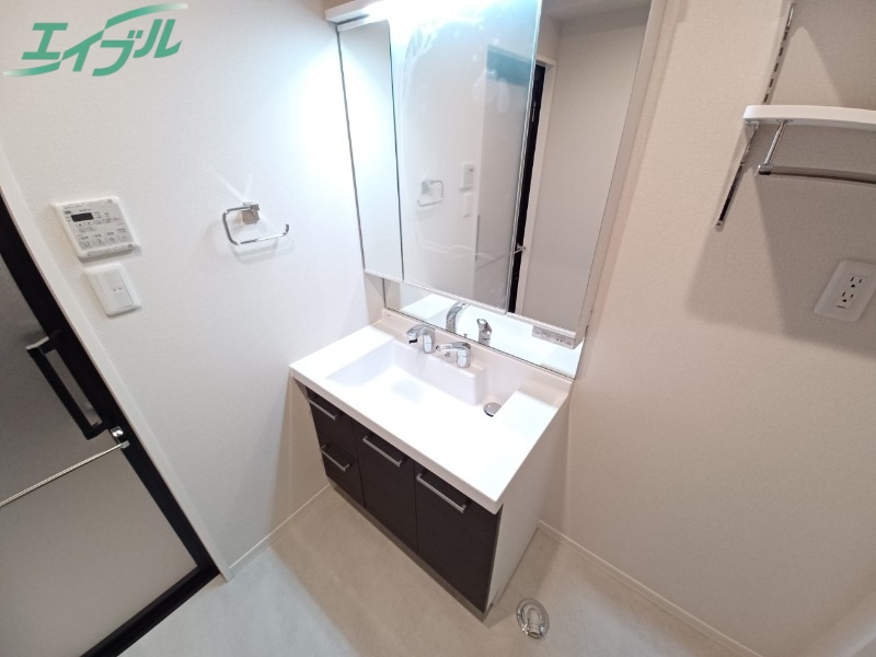 洗面設備　同物件別部屋の写真
