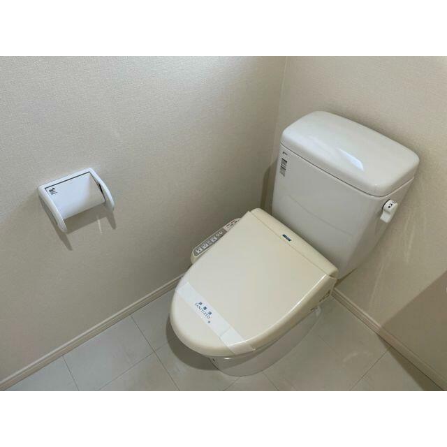 トイレ　温水洗浄便座。