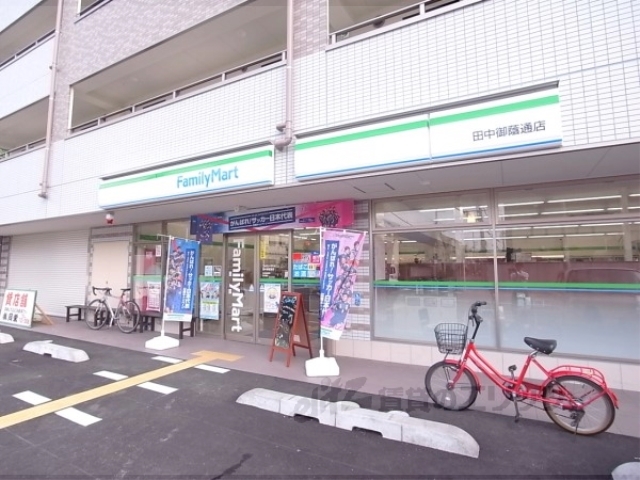コンビニ　ファミリーマート田中御蔭通店（コンビニ）まで150m