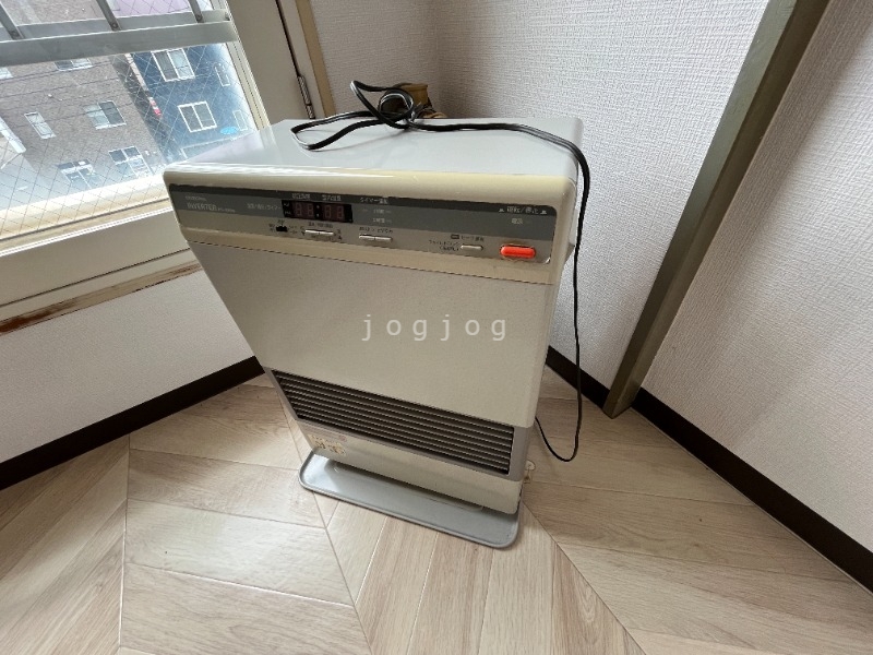 その他設備　灯油ＦＦ式ストーブ