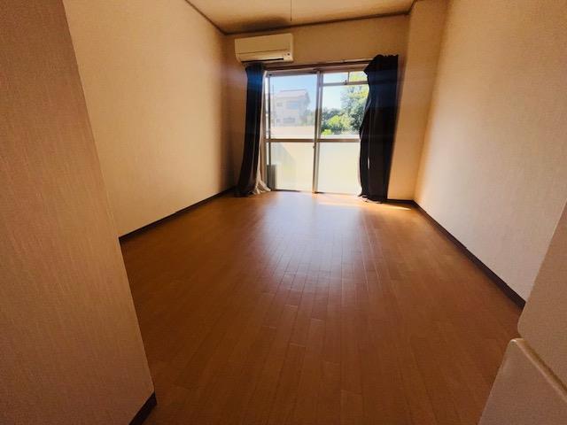 和地山エステートピアの居間写真
