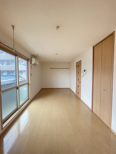 居室・リビング　別部屋参考写真です