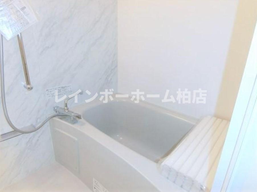 バス・シャワールーム　ゆったり過ごせるお風呂です