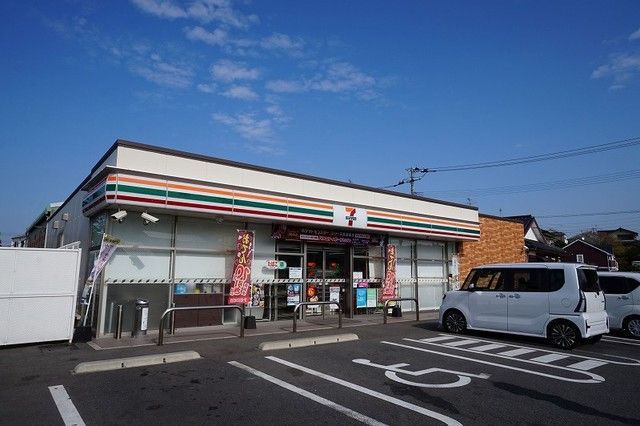 コンビニ　セブンイレブン中間垣生公園前店（コンビニ）まで100m