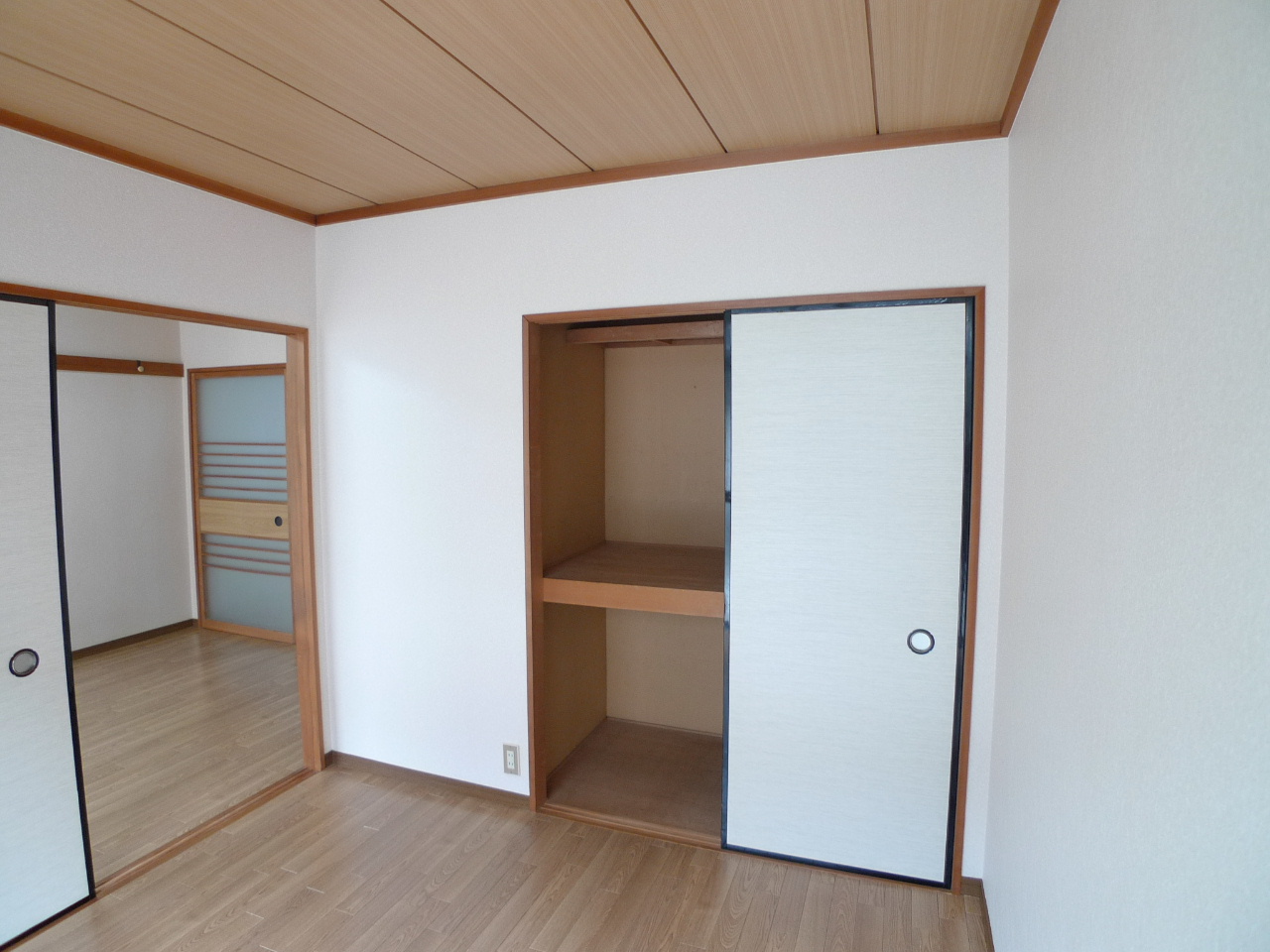 プラムハイツA棟の居間写真