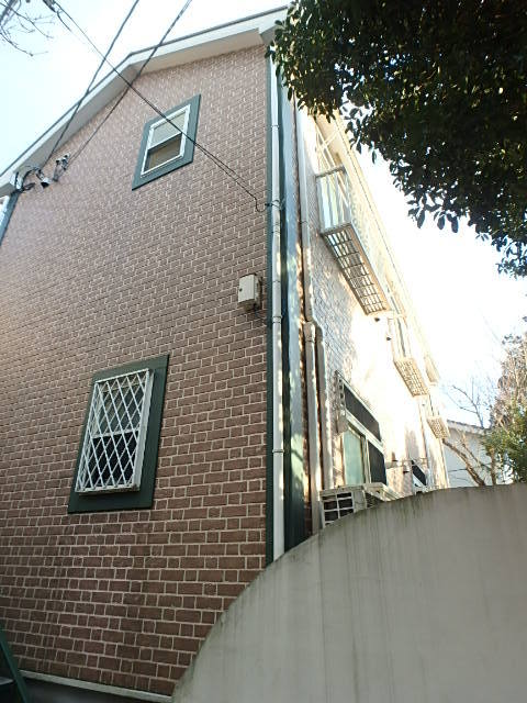横浜市中区立野のアパートの建物外観