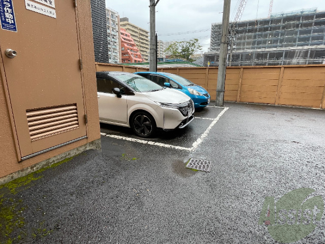 【仙台市青葉区上杉のマンションの駐車場】