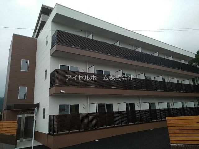 呉市阿賀中央のマンションの建物外観