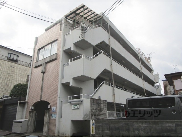 コスモ三条京阪の建物外観