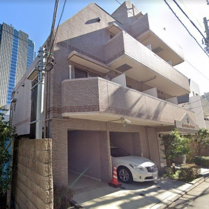 新宿区三栄町のマンションの建物外観