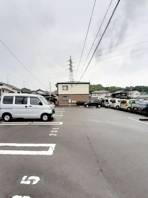 【松山市福角町のアパートの駐車場】