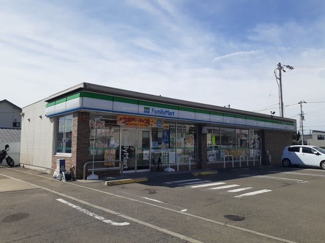 【松山市福角町のアパートのコンビニ】