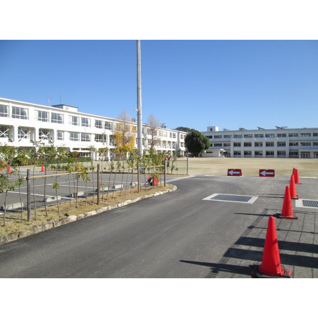 【各務原市蘇原花園町のアパートの小学校】