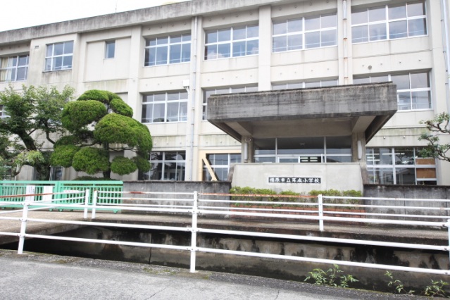 【グリーンハイツ2号館の小学校】