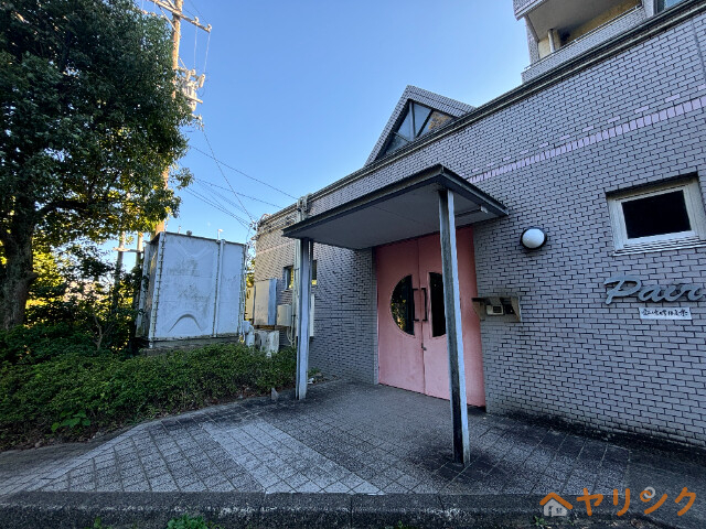 【豊田市八草町のマンションのエントランス】