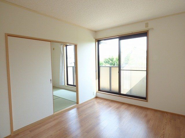 ピュアロードの居間写真