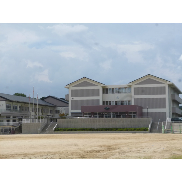 中学校　佐賀県立武雄青陵中学校（中学校）まで2583m