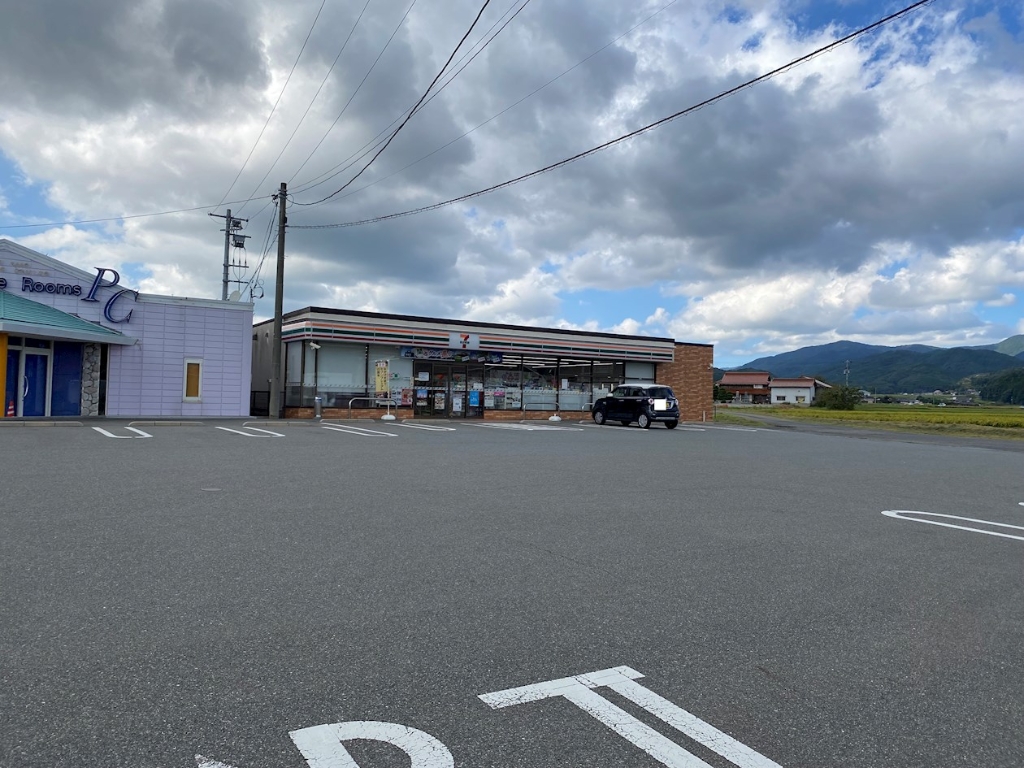 コンビニ　セブンイレブン 菊川岡枝店（コンビニ）まで298m