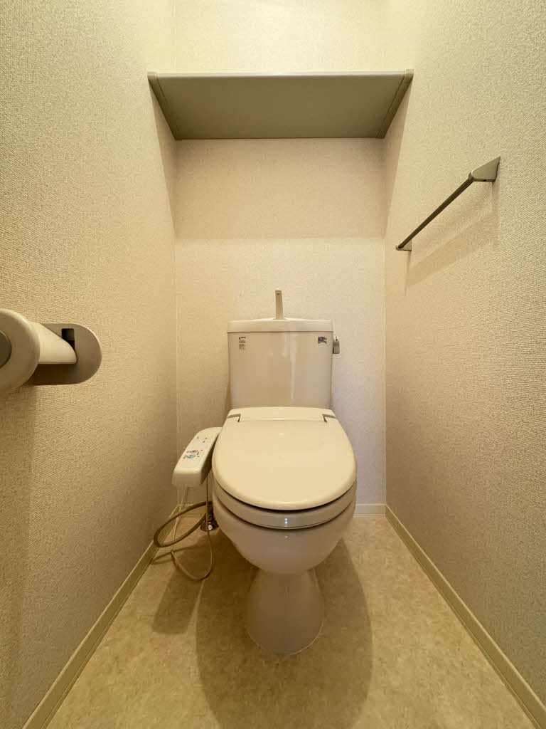 トイレ　嬉しい温水洗浄便座付き♪