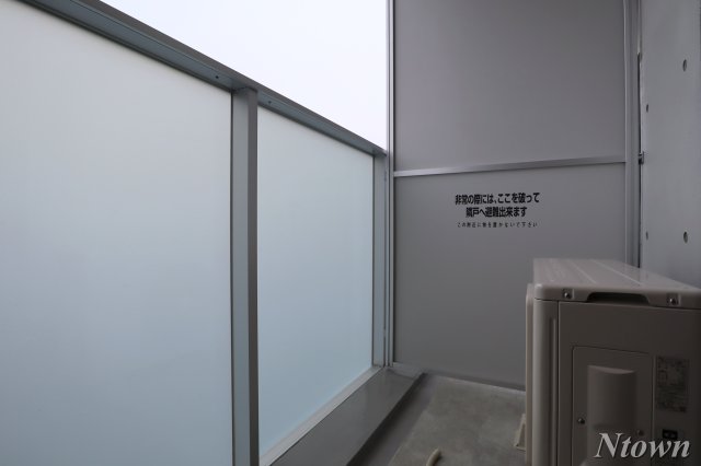 バルコニー　外からの目が気にならないバルコニーで洗濯物が干せます