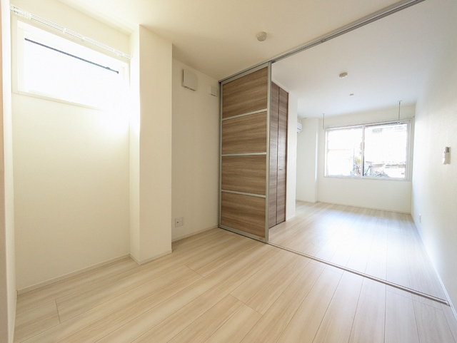 居室・リビング　★エアコン付きのＬＤＫ８．４帖★