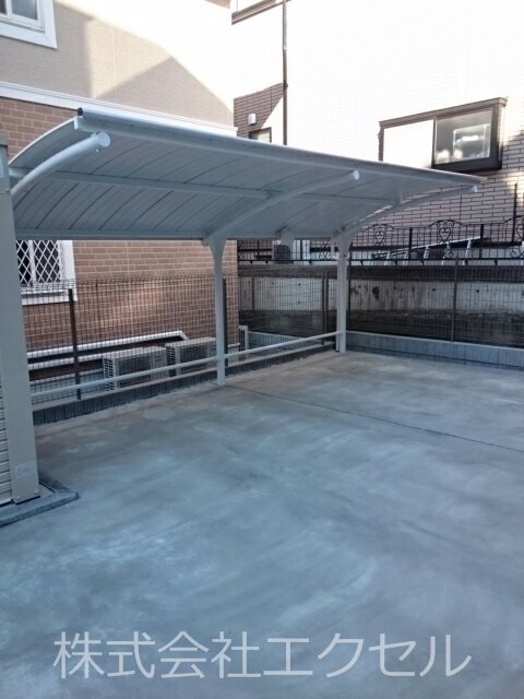 その他共有部分　屋根付きの駐輪場です。