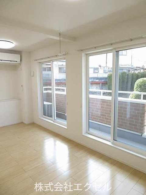 居室・リビング　日当り良好なお部屋です。