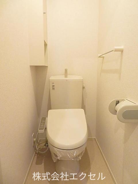 トイレ　温水洗浄便座です。