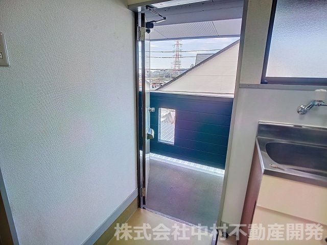 玄関　※過去の室内写真のため現況と異なる場合があります