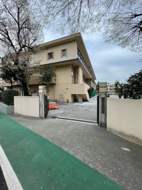 中学校　板橋区立赤塚第一中学校（中学校）まで246m