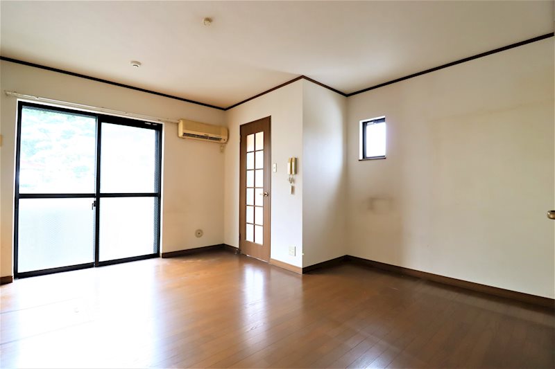 居室・リビング　約10帖のLDKはご家族の寛ぎの空間