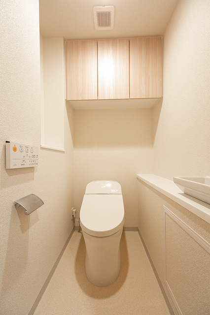 トイレ　※写真は同タイプ住戸です。