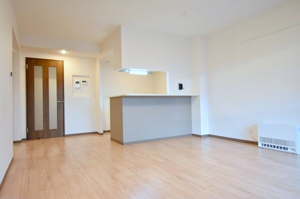 居室・リビング　広々リビングです♪