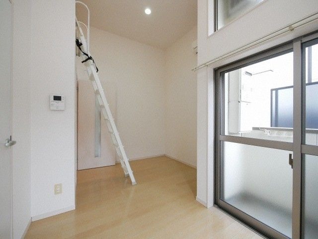 居室・リビング　開放感のある空間です。