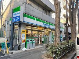 コンビニ　ファミリーマート杉並下高井戸四丁目店（コンビニ）まで124m